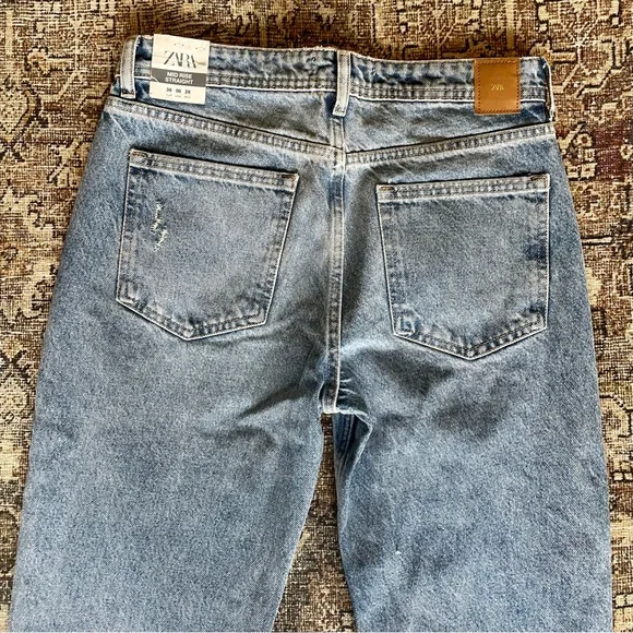 ✨SOLD✨ Zara Mid Rise Straight Leg Jeans - 6 - Picture 4 of 4